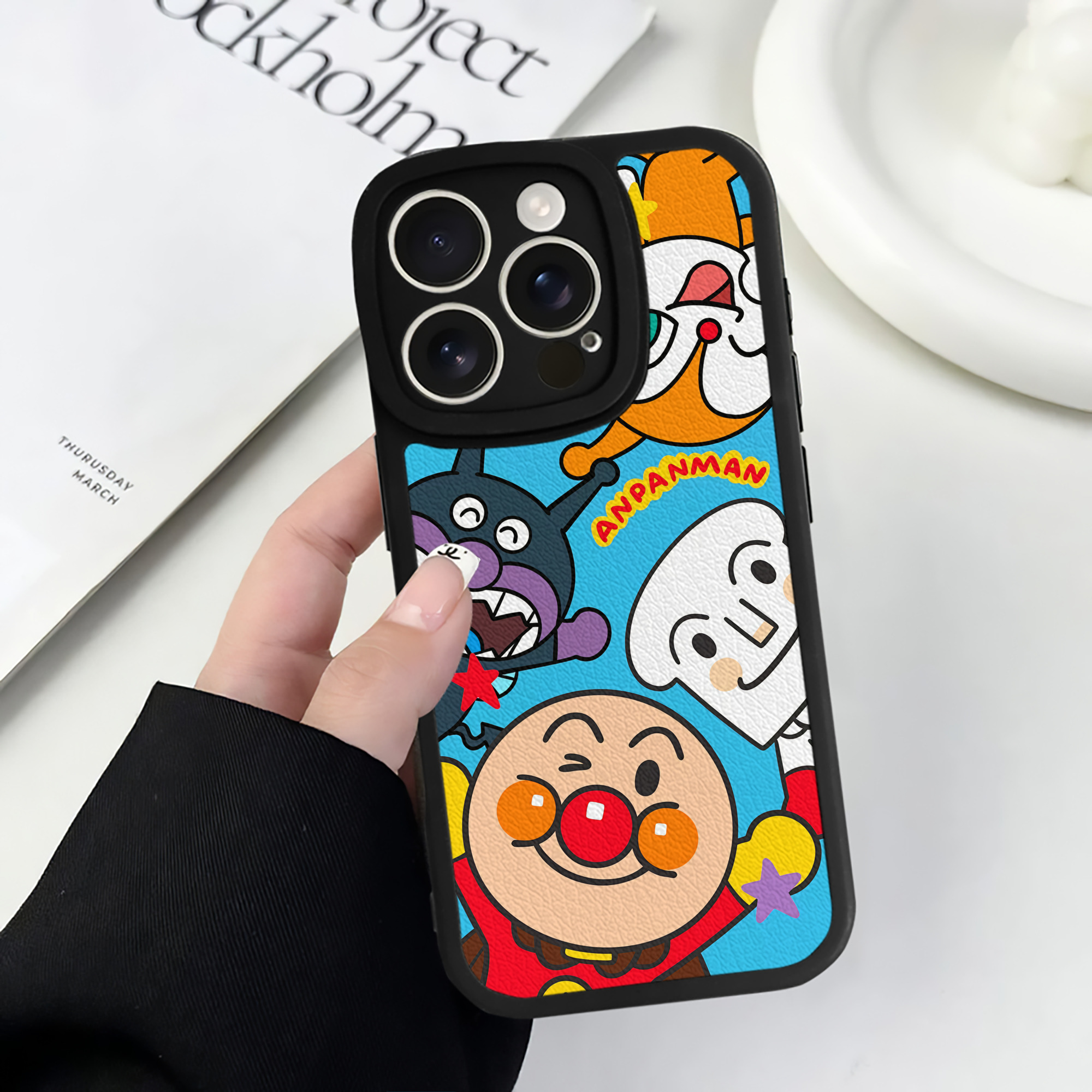 （画像用） アンパンマン Anpanman 【iPhone 16シリーズ対応】シリコンスマホケース（レザー調） 材質：シリコン